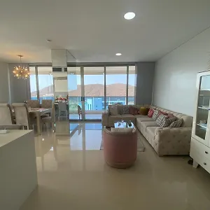 En Piso 20 Con Vista Espectacular Al Mar, Sierra Nevada Y Jardín Privado En , Santa Marta (Magdalena) Colombia